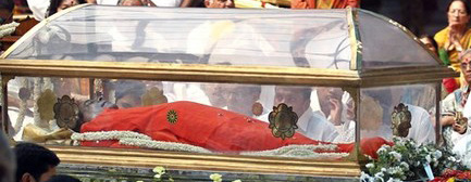 Casket in which Sai Baba was buried, th same one as ordered nearly a month earlier!